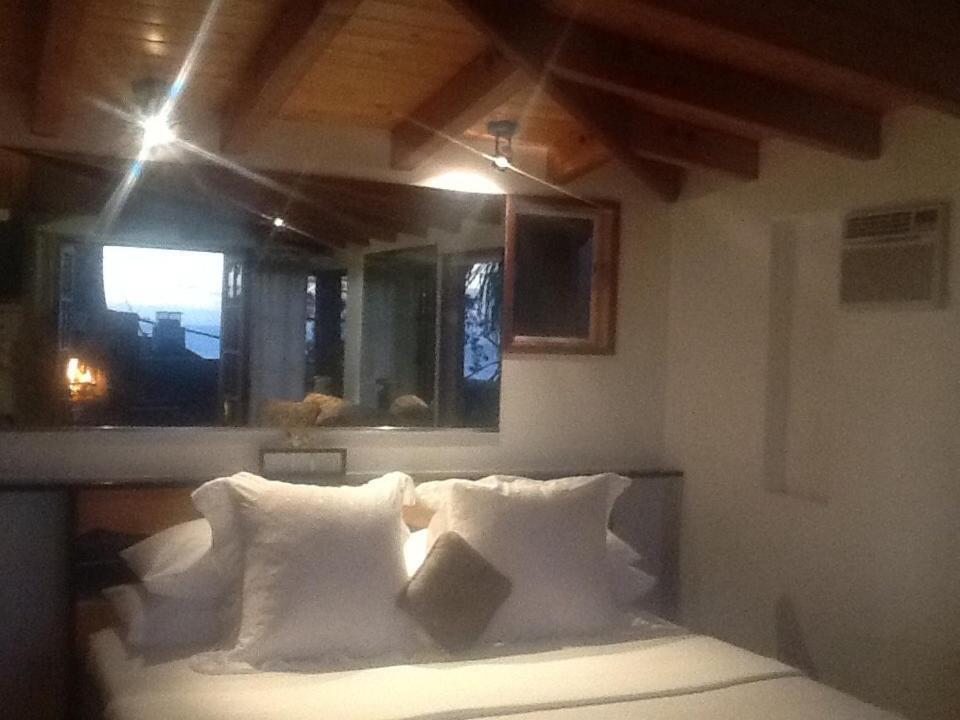 Secret Garden Inn Del Mar Room photo